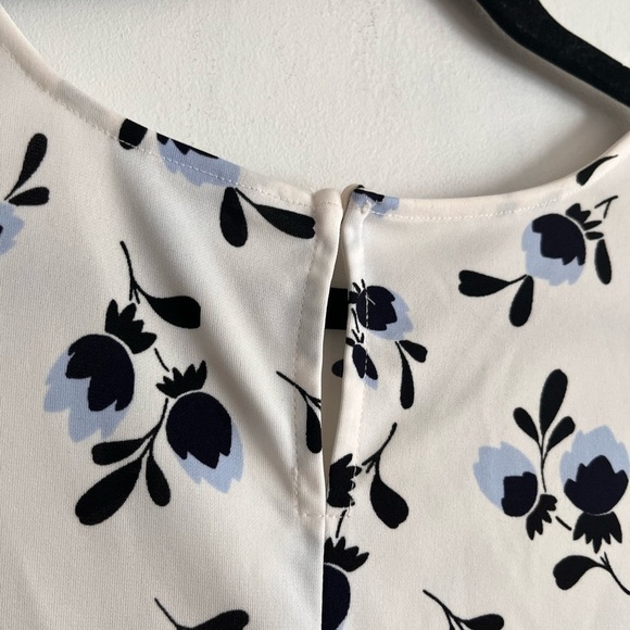 Ann Taylor White Blouse Black and Blue Floral Print Tie Belt - Picture 4 of 6
